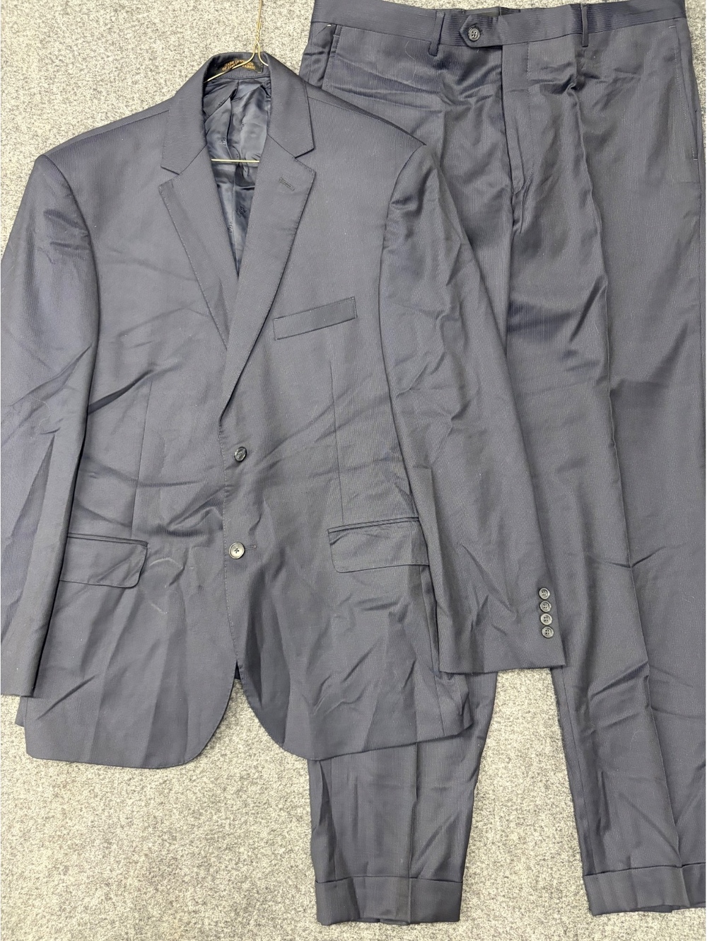 Jos A. Bank Reserve Men's Wool Suit 44 Regular / 38 Waist -